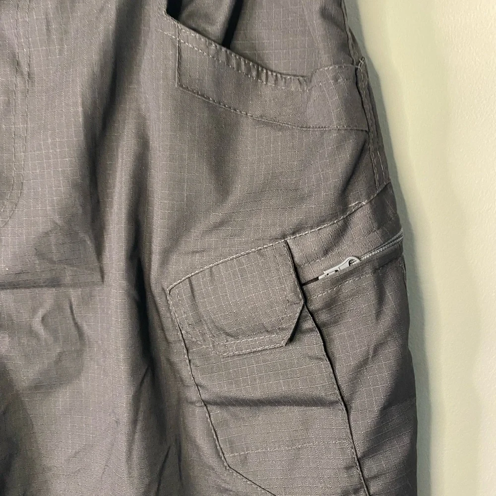 NWT Mens Outdoor Equipment‎ Cargo Gray Shorts Elastic Waist Size 2XL